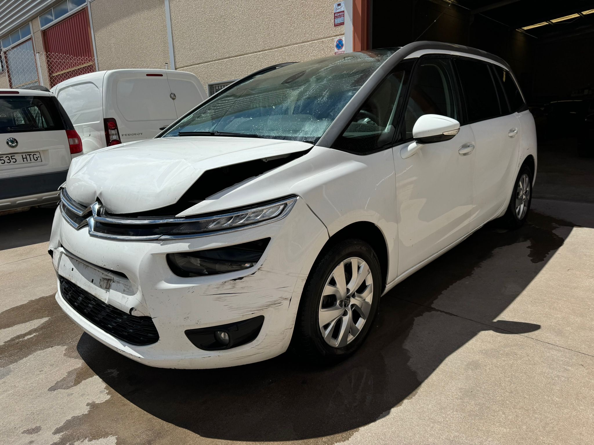 1.6 Hdi Año 2015 *** 4.890 € ***