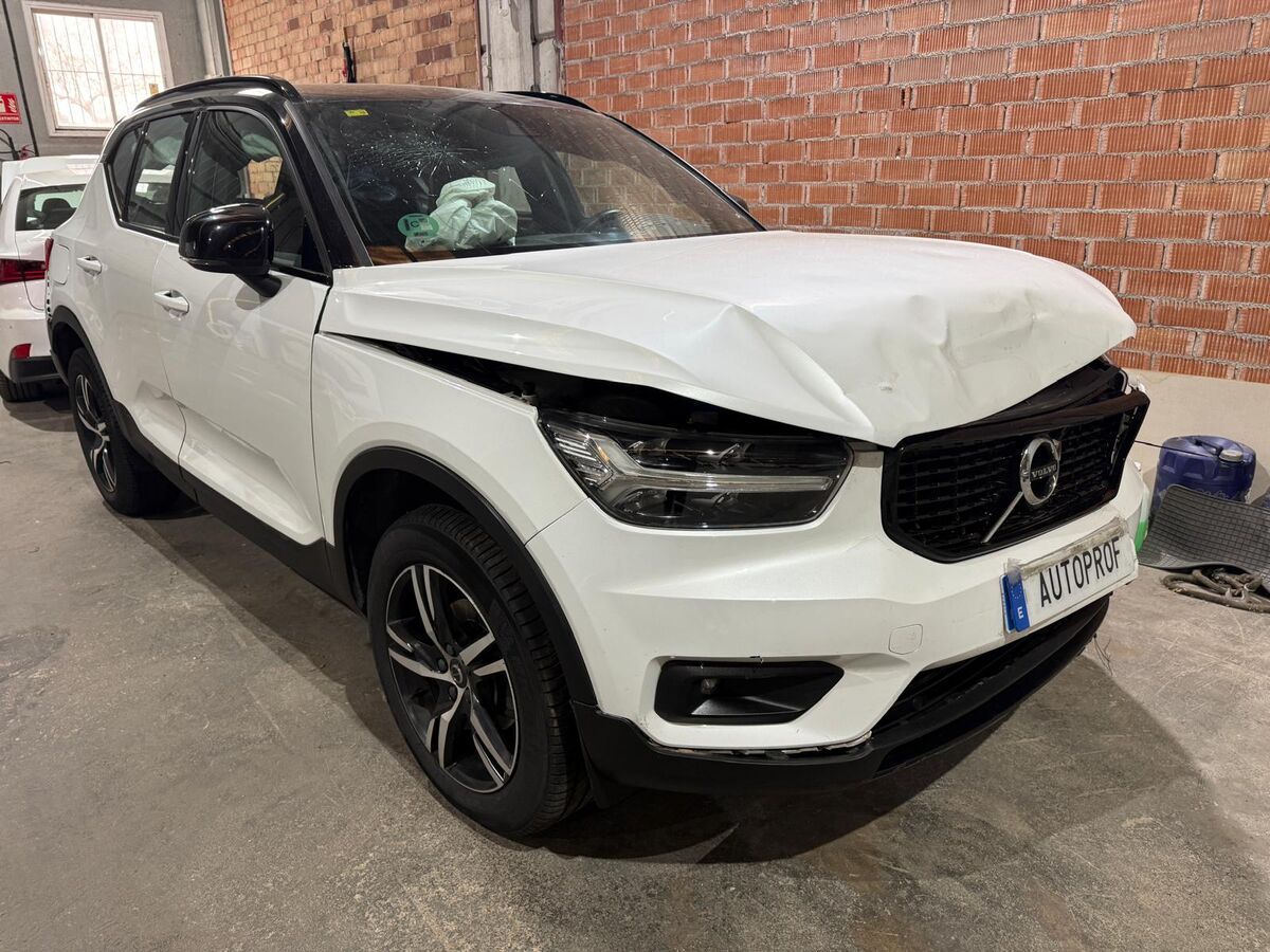 VOLVO XC40 1.5 T3 R-DESIGN /2018