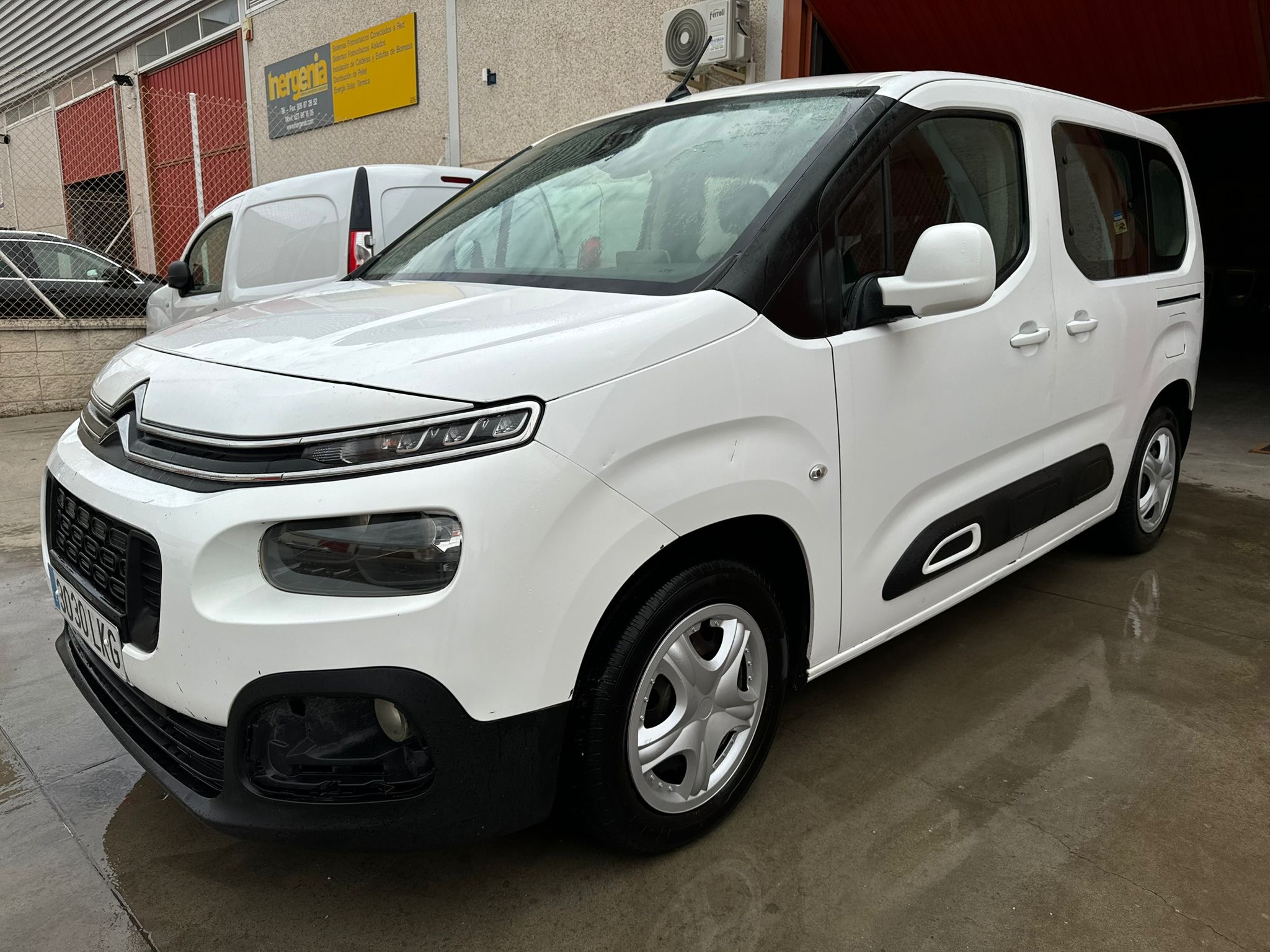 Combi Live 1.5 BlueHdi año 11/2020 *** 7.990 € ***
