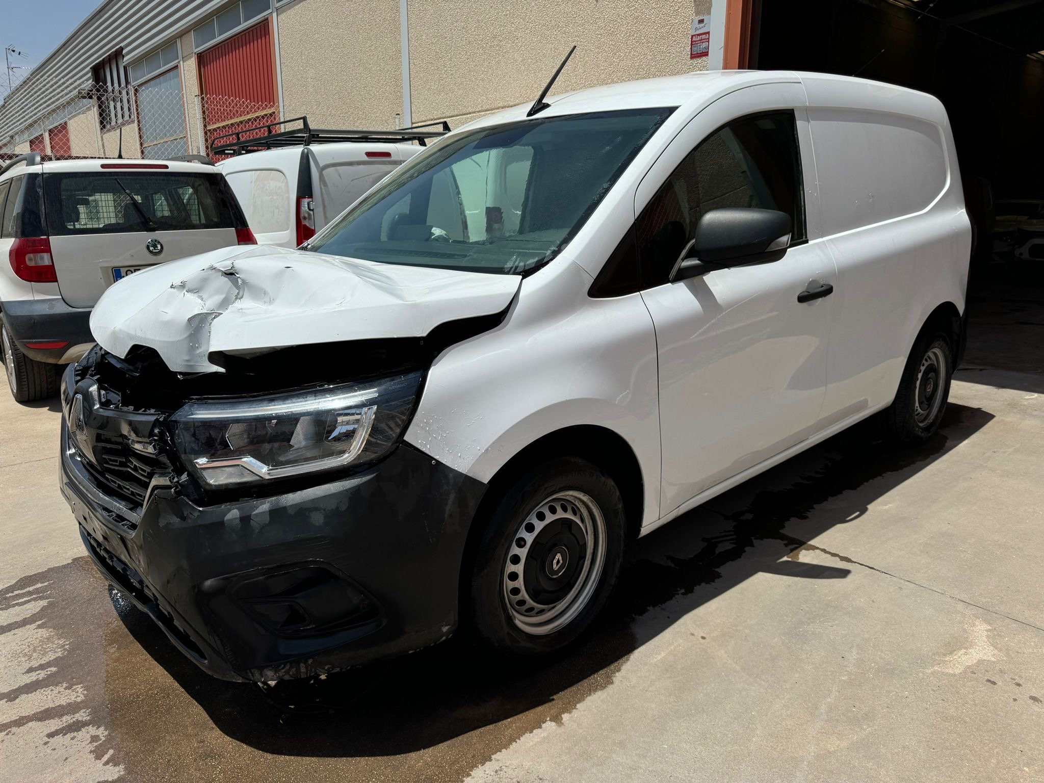 1.5 Dci Año 12/2023 SOLO 10.000 KM *** 8.990 € ***