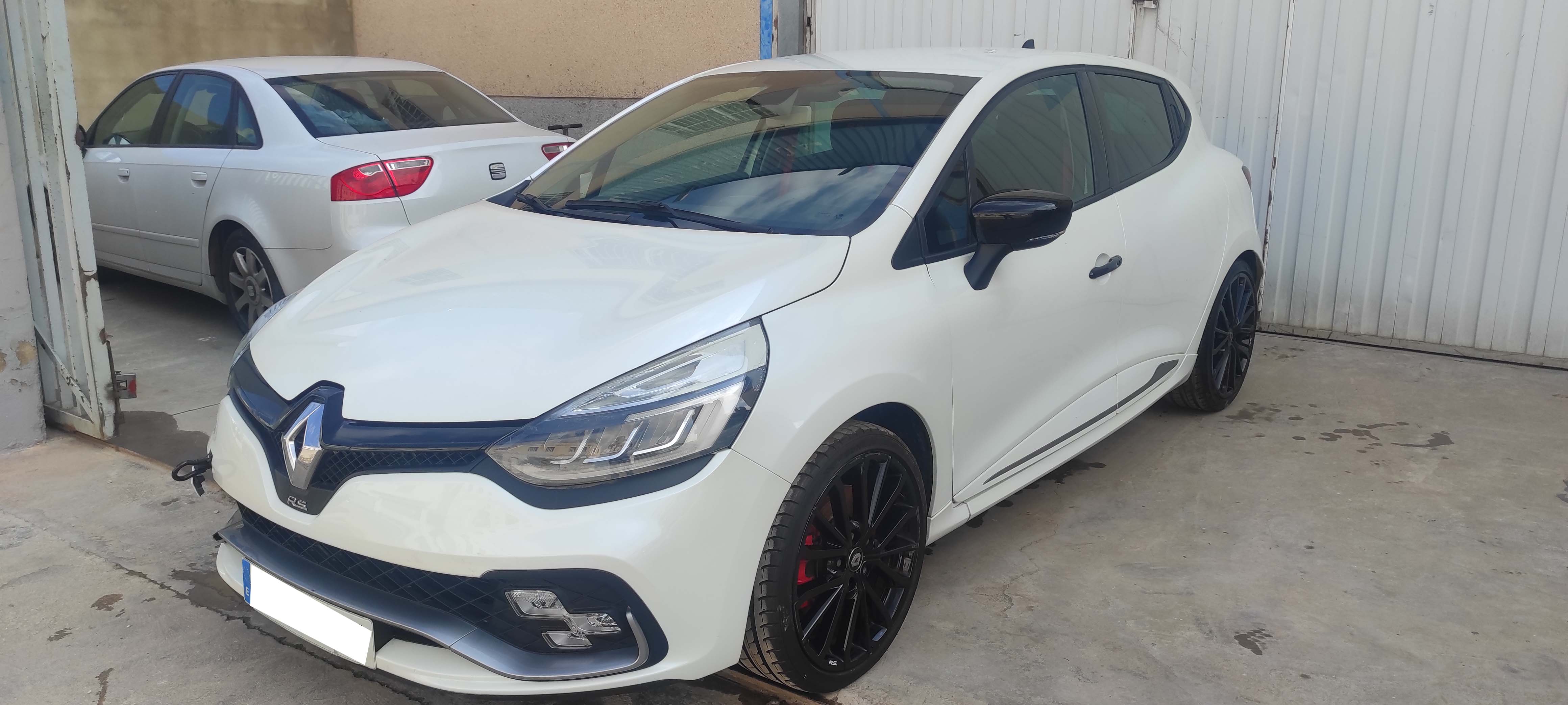 CLIO R.S INUNDADO