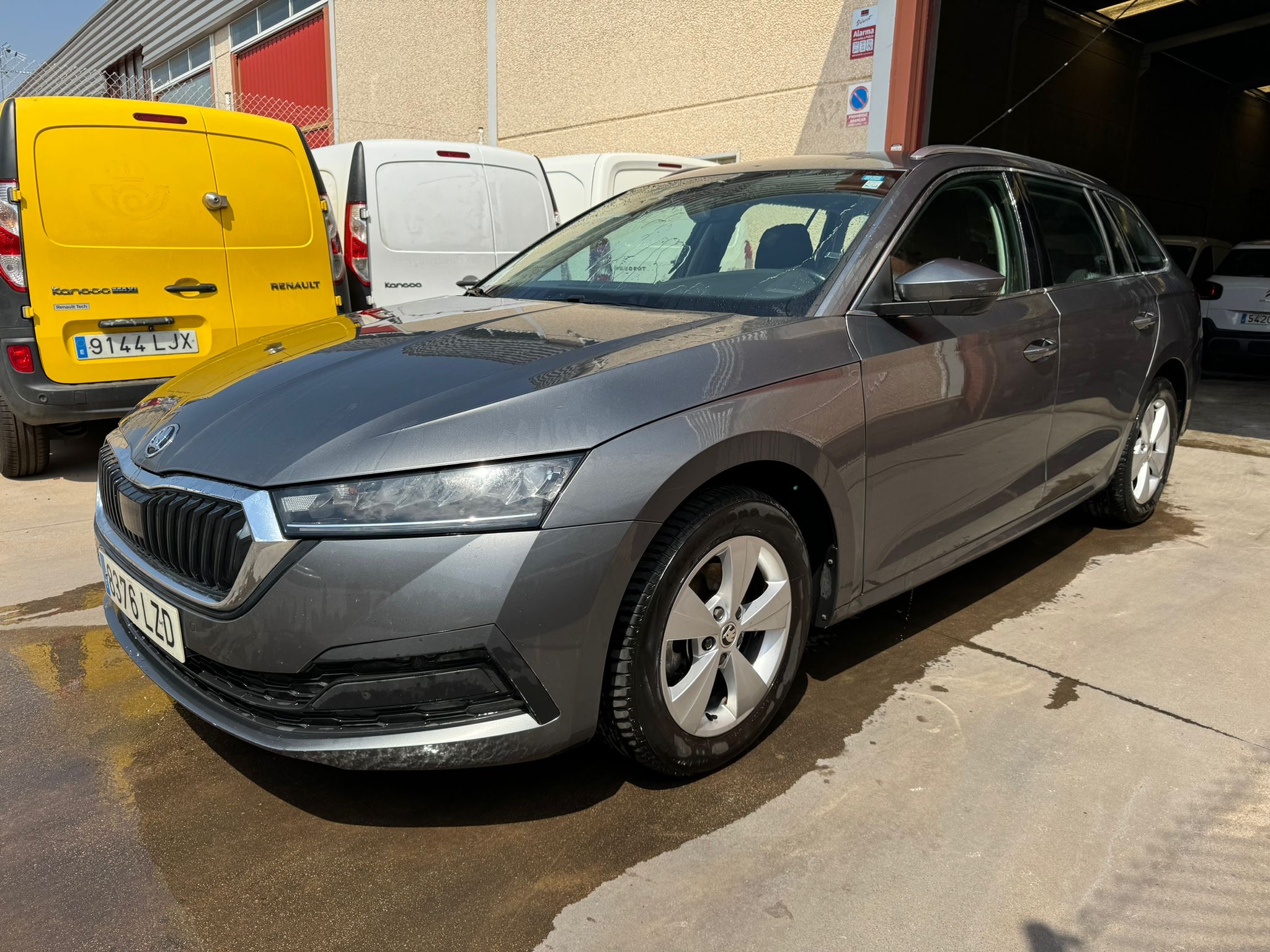 2.0 Tdi año 9/2022 AUT *** 11.990 € ***