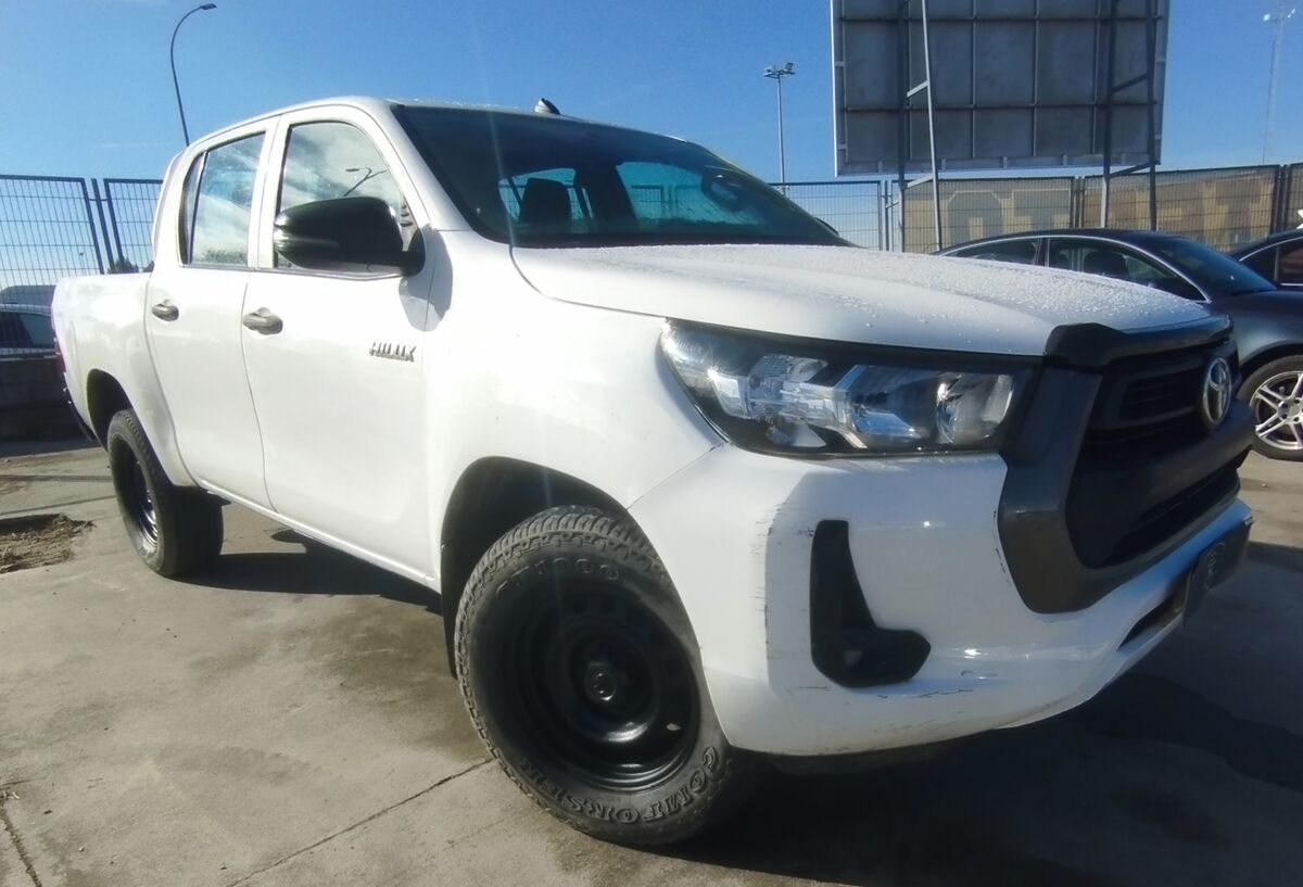 TOYOTA HILUX GX DOB.CABINA 2.4cc 150CV DIESEL MANUAL 4WD AÑO 2023