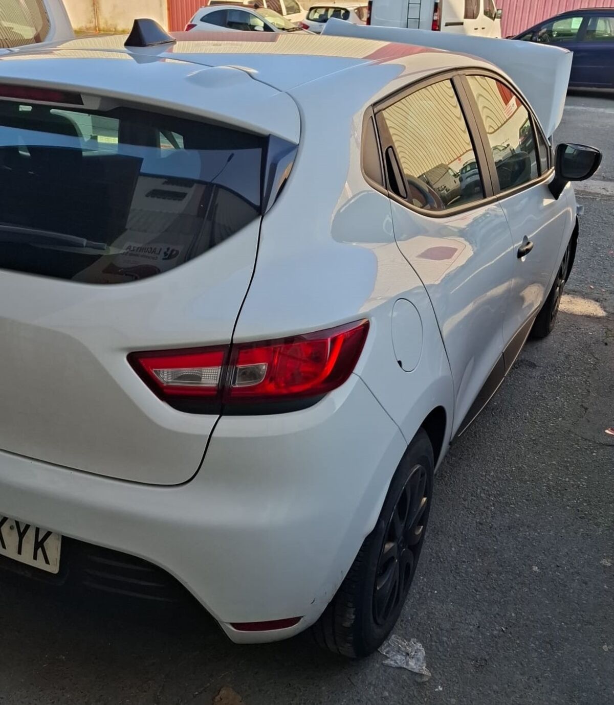 RENAULT CLIO 06/2019 CON GOLPE 2.200€