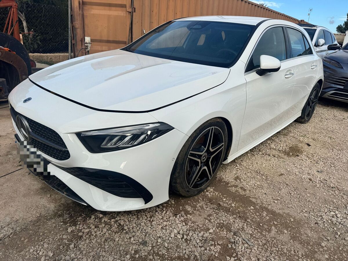Mercedes clase a 180g 2023(poca agua)