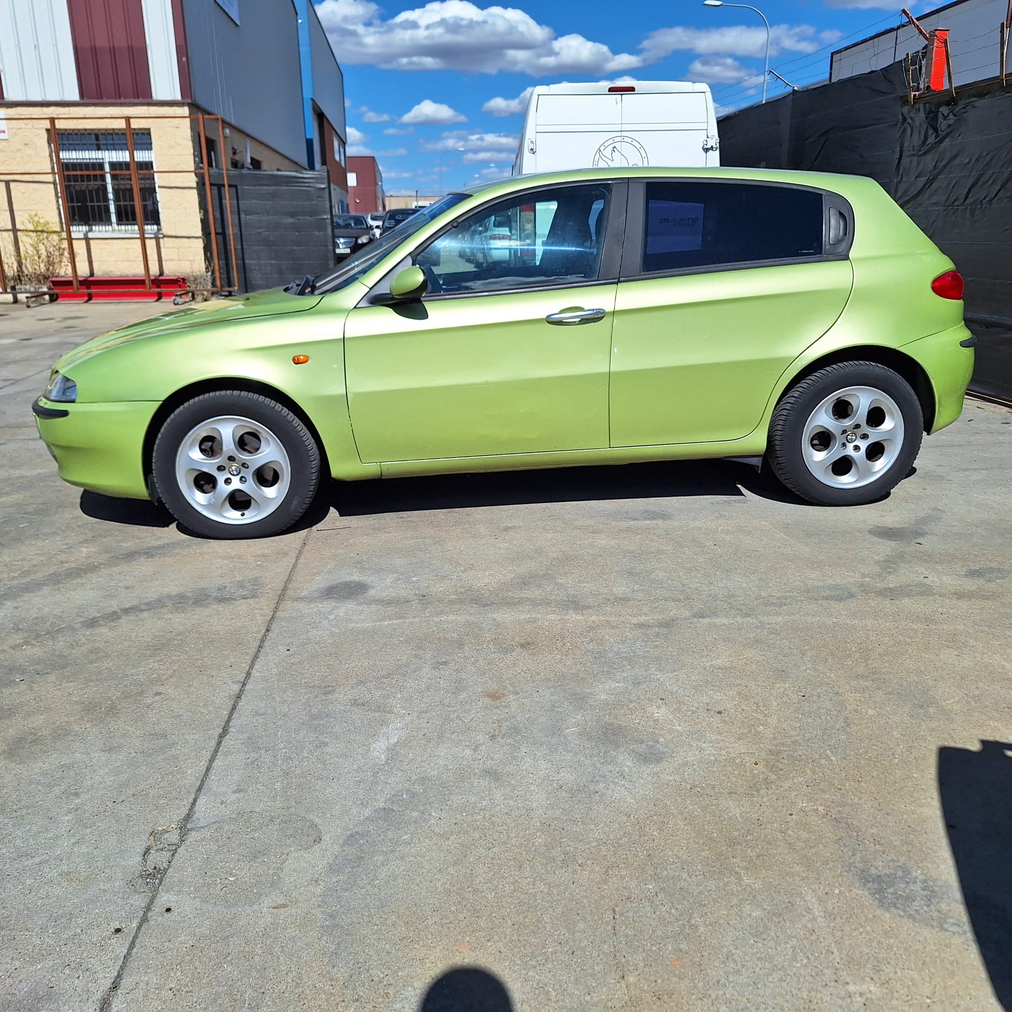 ¡Se Vende Alfa Romeo 147!  - *Año:*  enero 2001 - *Motor:* 1.9 JTD, 115 CV, diésel,manual