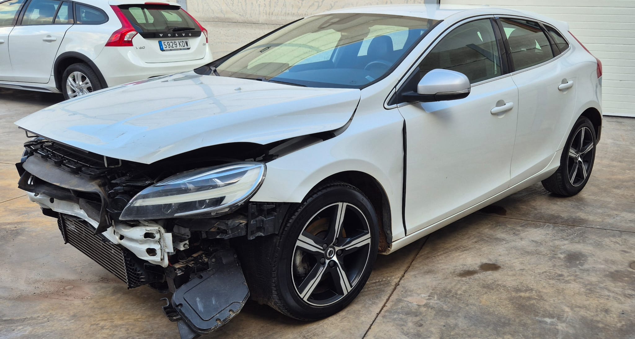 VOLVO V40 2.0 T3 R-Design Momentum 152CV 2019