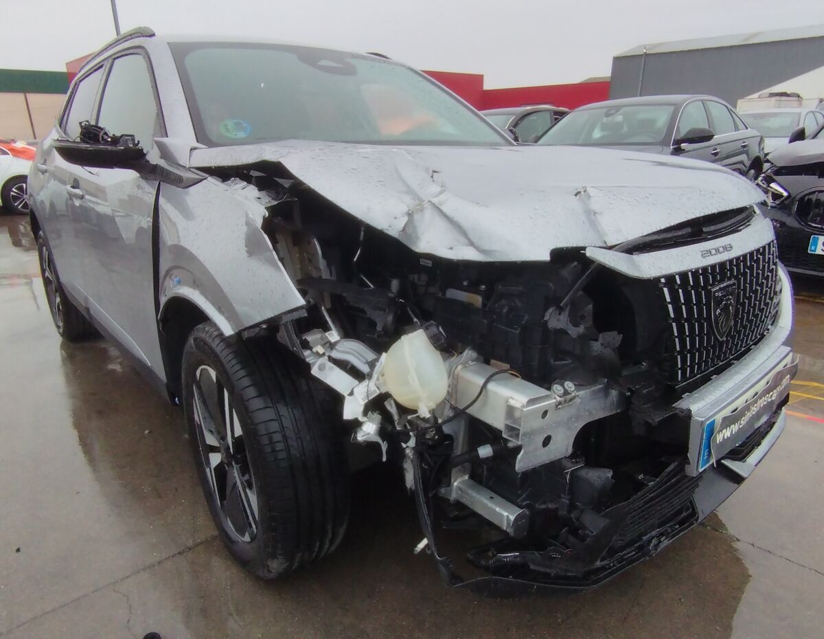 PEUGEOT 2008 ALLURE 1.2cc 136cv HIBRIDO GASOLINA AUTOMATICO AÑO 2025