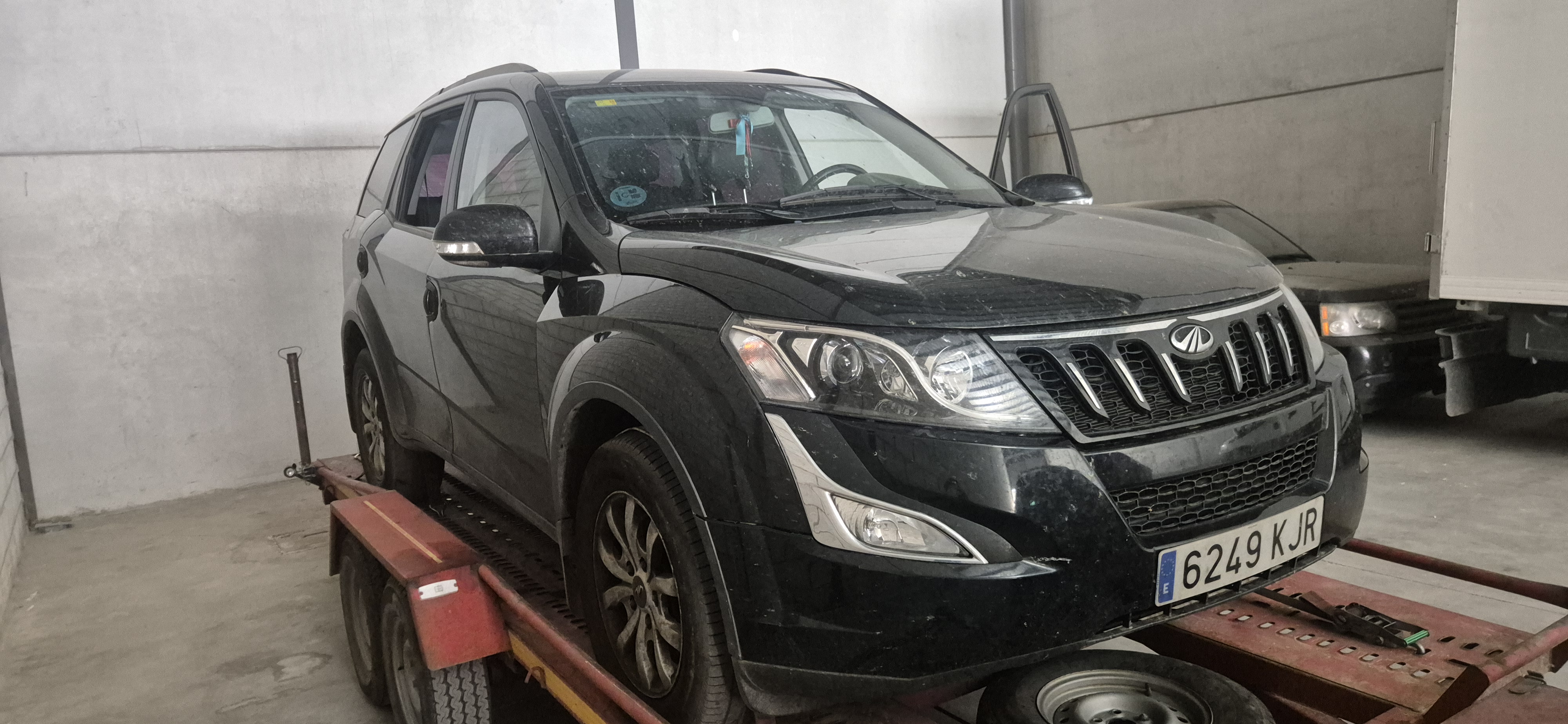 Mahindra averiado
