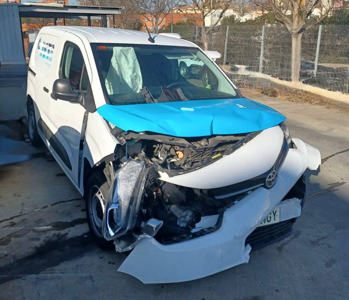 TOYOTA PROACE CITY AÑO 2023 CON GOLPE